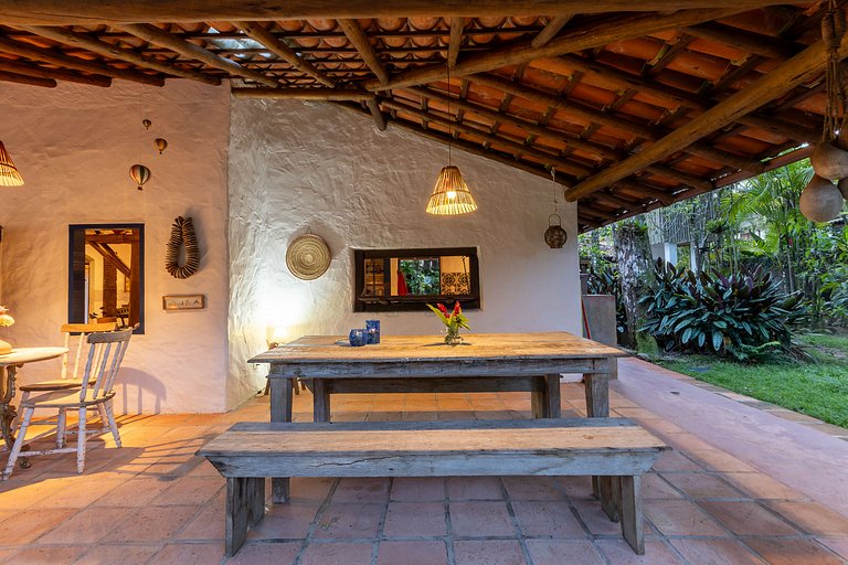 Casa de praia com 4 suítes a 150m do mar