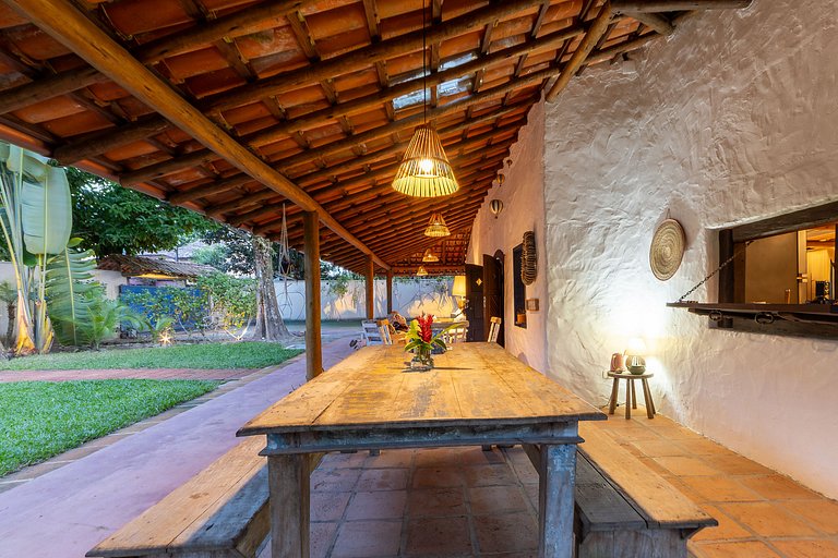 Casa de praia com 4 suítes a 150m do mar