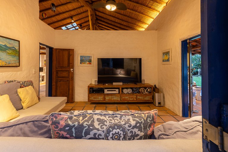 Casa de praia com 4 suítes a 150m do mar