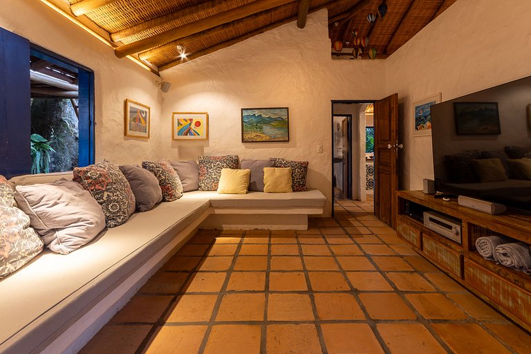 Casa de praia com 4 suítes a 150m do mar