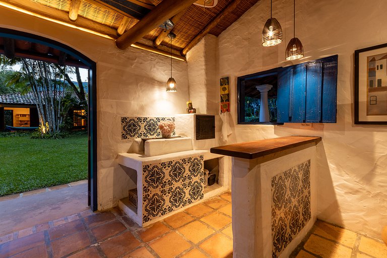 Casa de praia com 4 suítes a 150m do mar