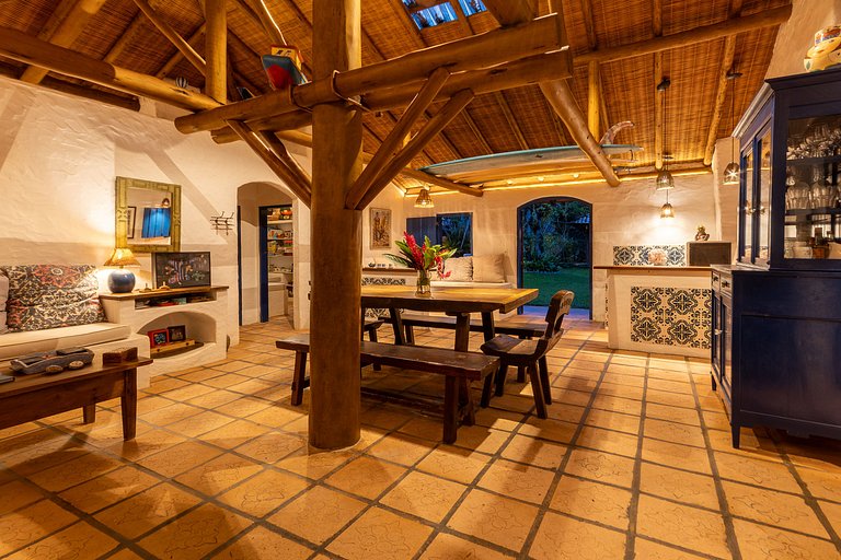 Casa de praia com 4 suítes a 150m do mar