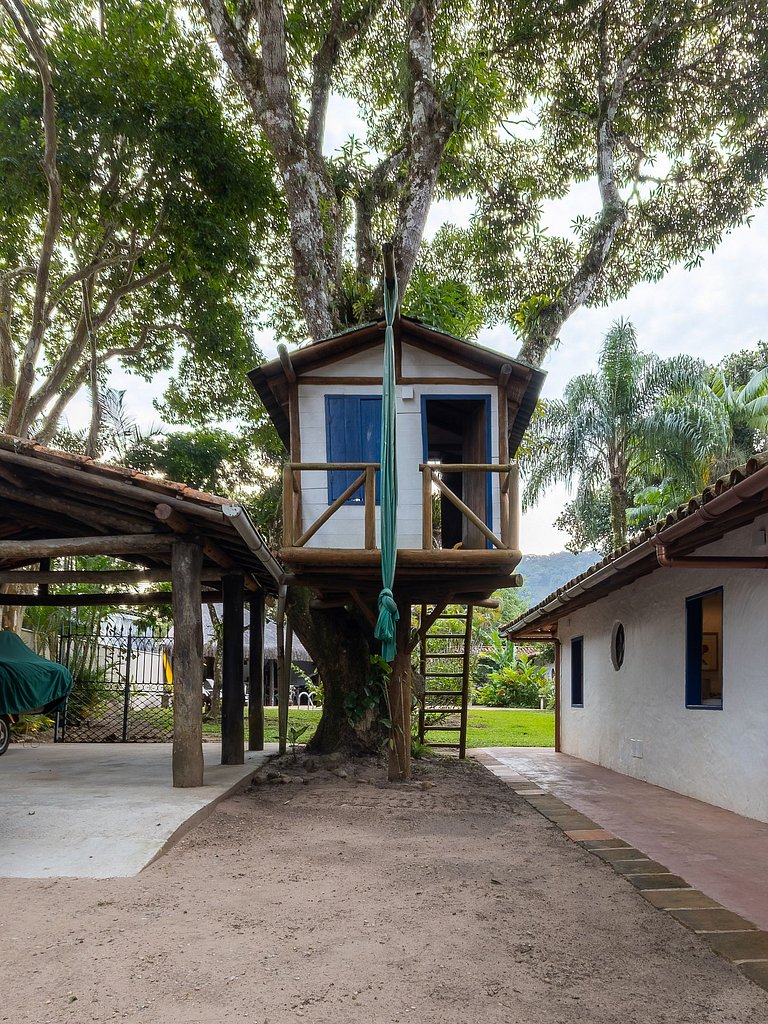 Casa de praia com 4 suítes a 150m do mar