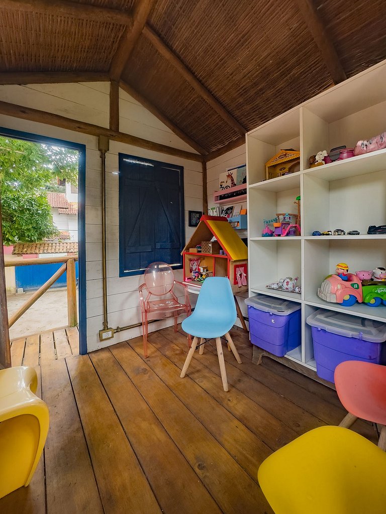 Casa de praia com 4 suítes a 150m do mar