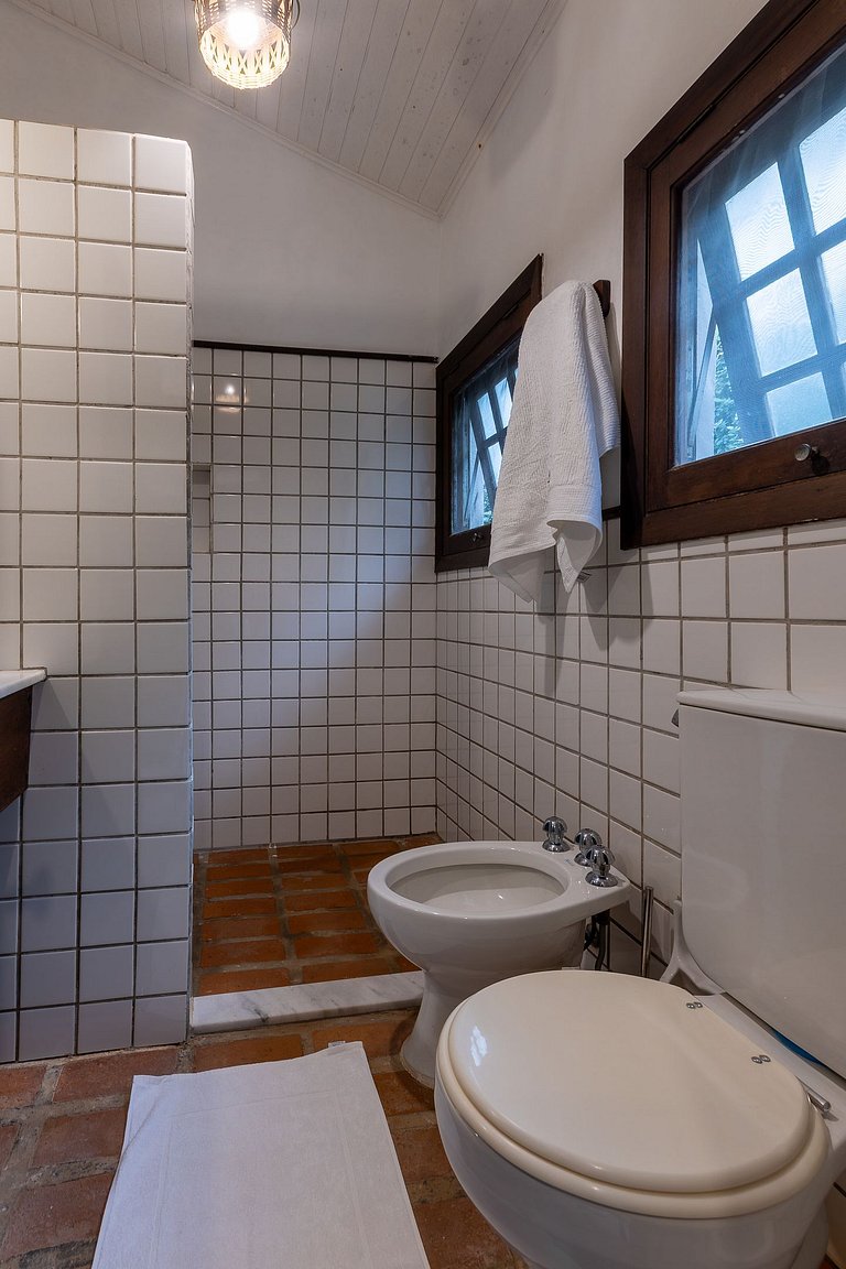 Casa de praia com 4 suítes a 150m do mar