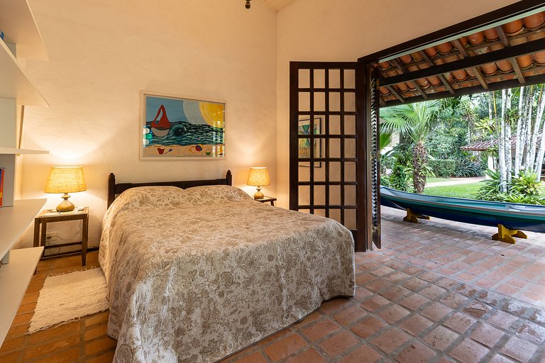 Casa de praia com 4 suítes a 150m do mar