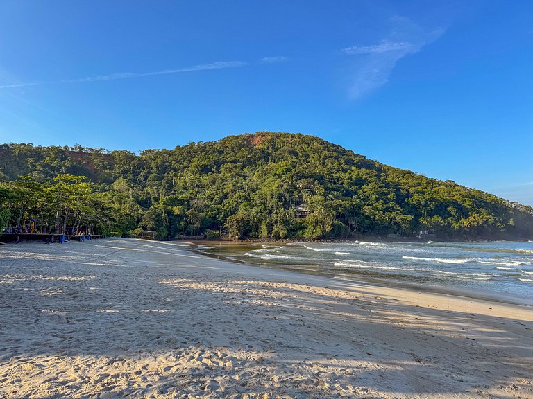 Casa de praia com 4 suítes a 150m do mar
