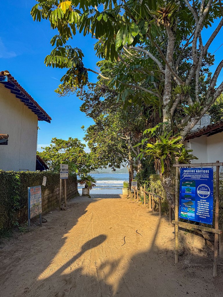 Casa de praia com 4 suítes a 150m do mar