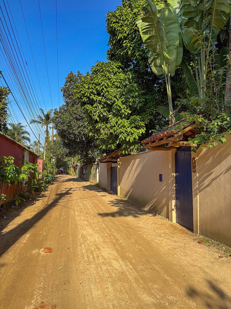 Casa de praia com 4 suítes a 150m do mar