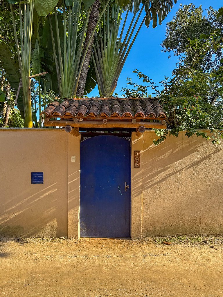 Casa de praia com 4 suítes a 150m do mar