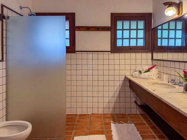 Casa de praia com 4 suítes a 150m do mar