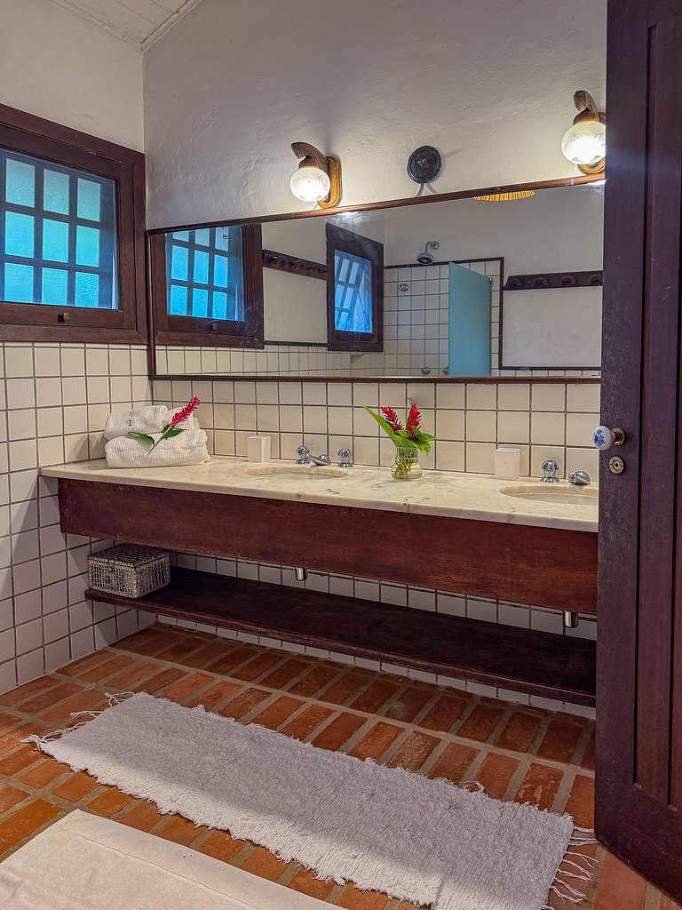 Casa de praia com 4 suítes a 150m do mar