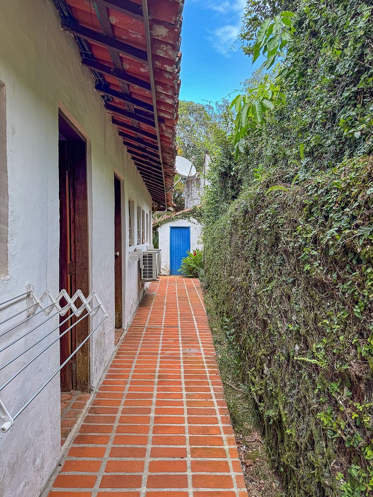 Casa de praia com 4 suítes a 150m do mar