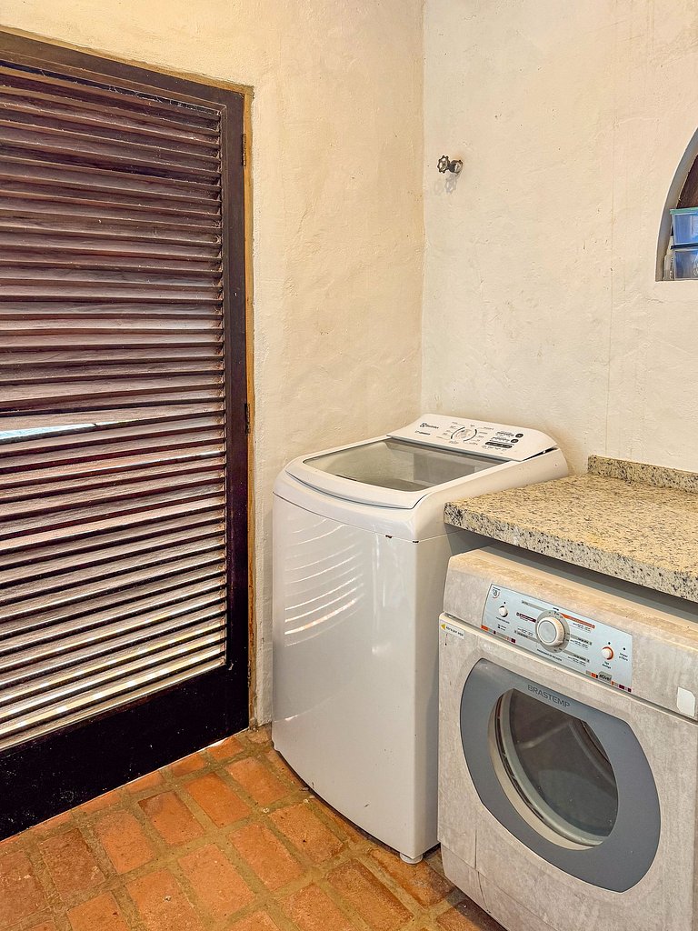 Casa de praia com 4 suítes a 150m do mar