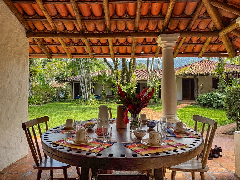 Casa de praia com 4 suítes a 150m do mar