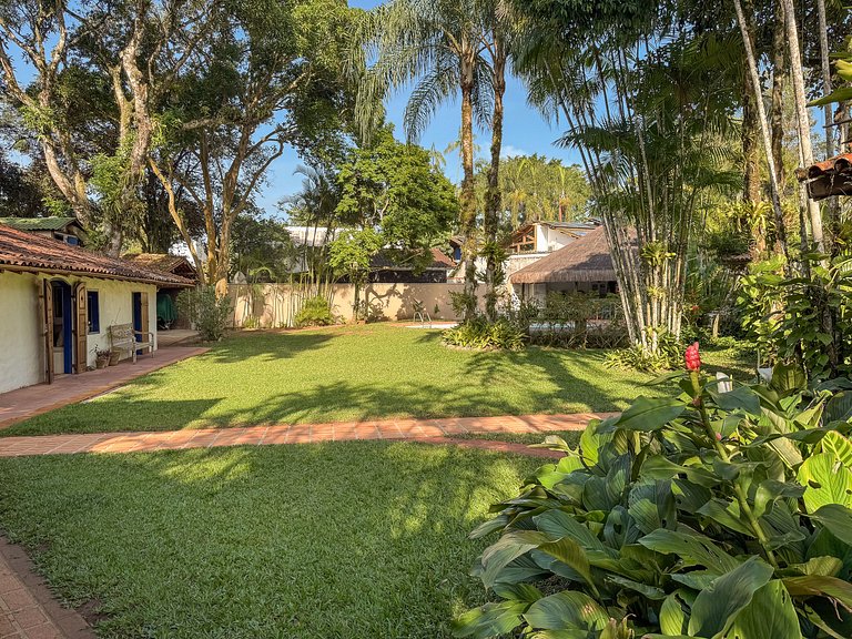 Casa de praia com 4 suítes a 150m do mar