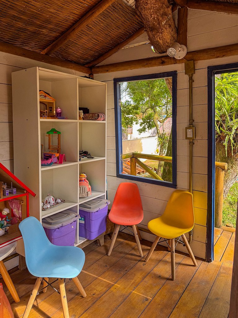 Casa de praia com 4 suítes a 150m do mar