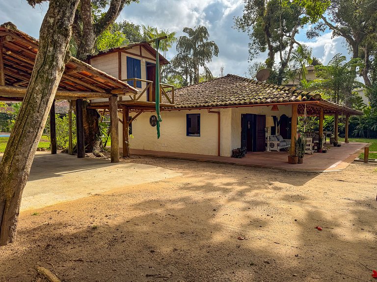 Casa de praia com 4 suítes a 150m do mar