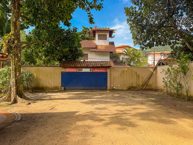 Casa de praia com 4 suítes a 150m do mar