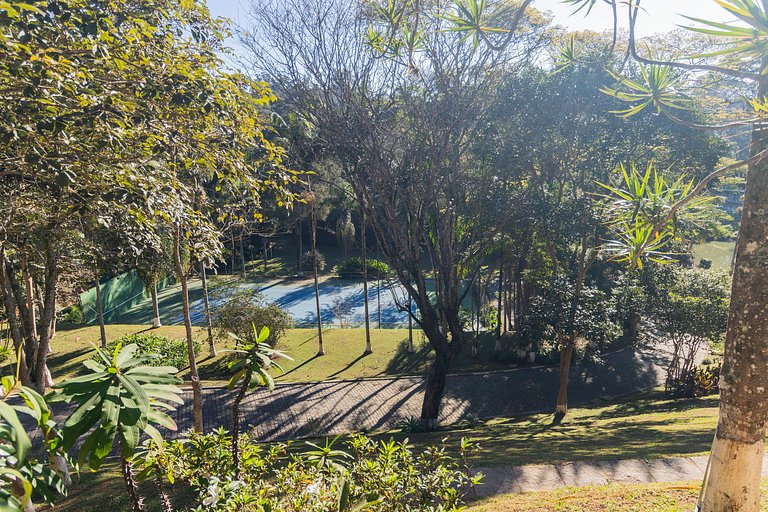 5 QTS: Futebol, Tênis, Sauna e Boate a 30min de SP