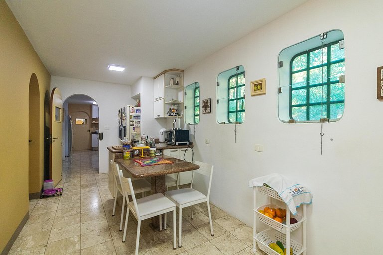 5 QTS: Futebol, Tênis, Sauna e Boate a 30min de SP
