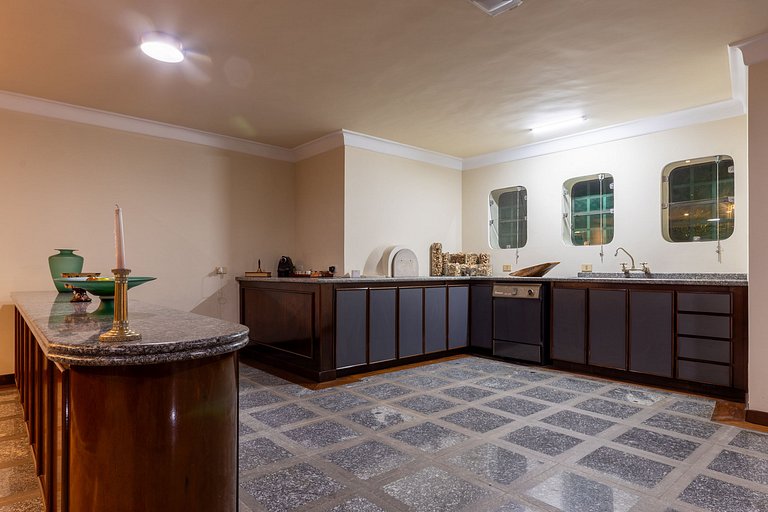 5 QTS: Futebol, Tênis, Sauna e Boate a 30min de SP