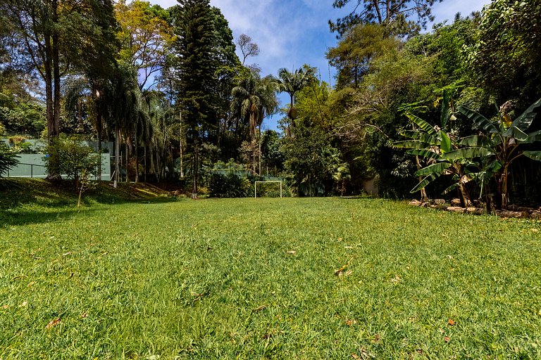 5 QTS: Futebol, Tênis, Sauna e Boate a 30min de SP