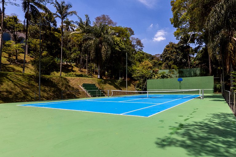 5 QTS: Futebol, Tênis, Sauna e Boate a 30min de SP